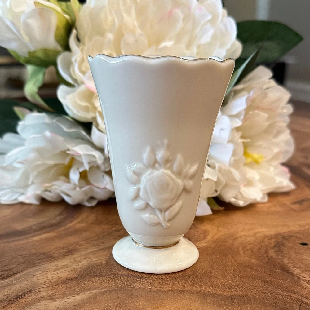 Lenox Ivory Rose Embossed Bud Vase 4” – Fine Porcelain Mini Vase